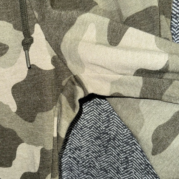 VS PINK Camo Sweatpants - Picture 4 of 6